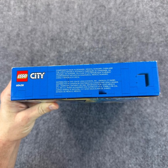 LEGO City Sailboat Set 60438 5+ 102 PCS‎ Building Toy Retired - Picture 3 of 6